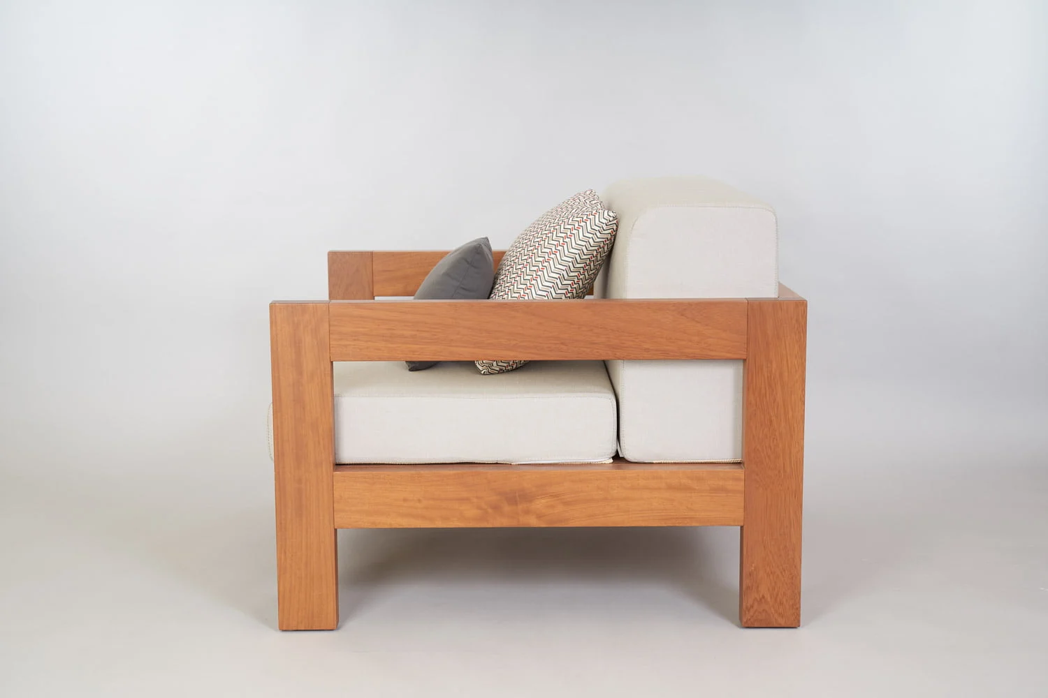 Buenos Aires – Inneneinrichtung, Möbel, BS Chairs, Seitenansicht
