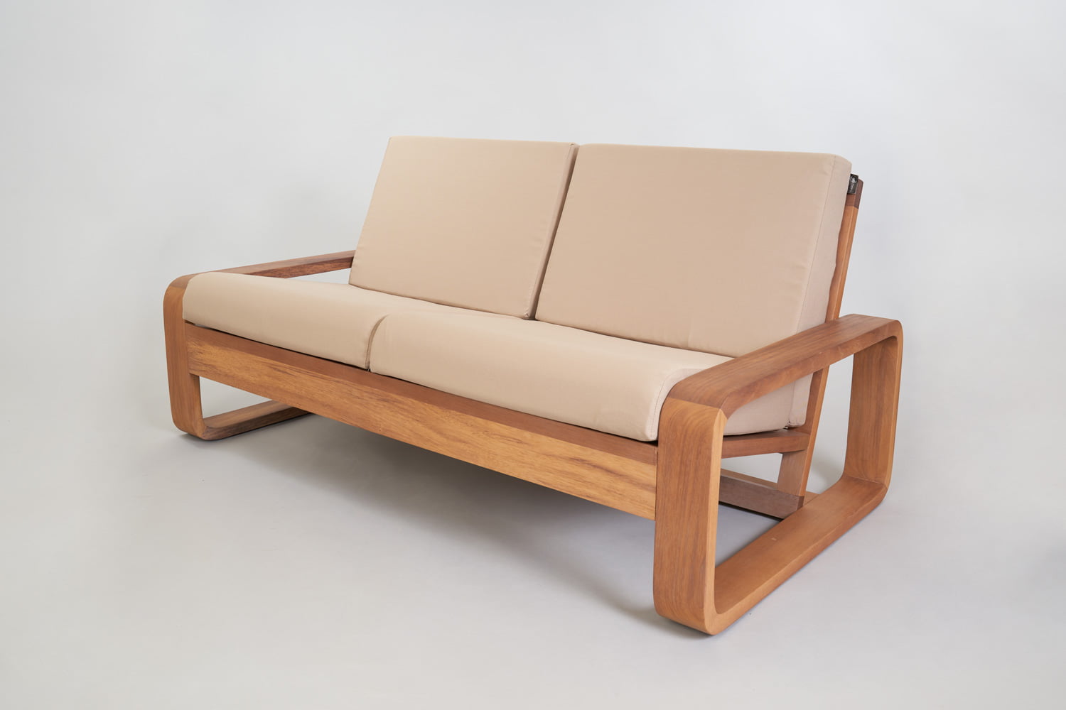 Round - Sofas - Crafted with a frame of warm and rich-toned Iroko wood  Product photo