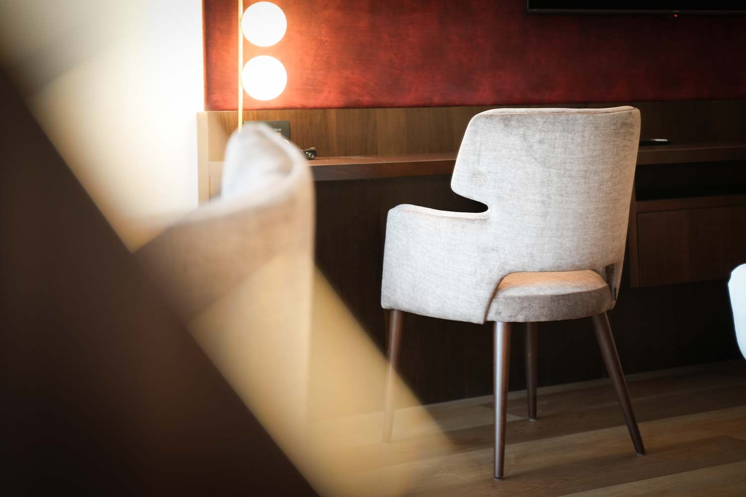 Dominik Alpine City Wellness Hotel Bressanone Bolzano poltroncina rollo come sedia da scrivania bs chairs Forniamo arredamenti moderni, classici e contemporanei per alberghi, ristoranti e hotel seguendo il cliente in tutte le fasi del restyling dell’immobile o delle stanze. Ogni ambiente viene accuratamente studiato e trasformato. 