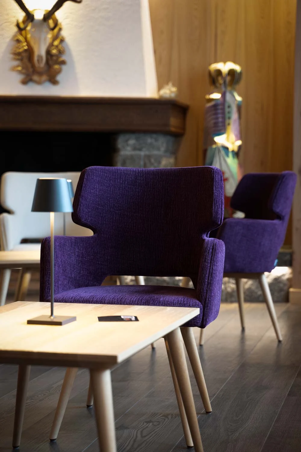 Hotel Isolabella wellness art music fiera di primiero trento sala relax con pianoforte arredamento