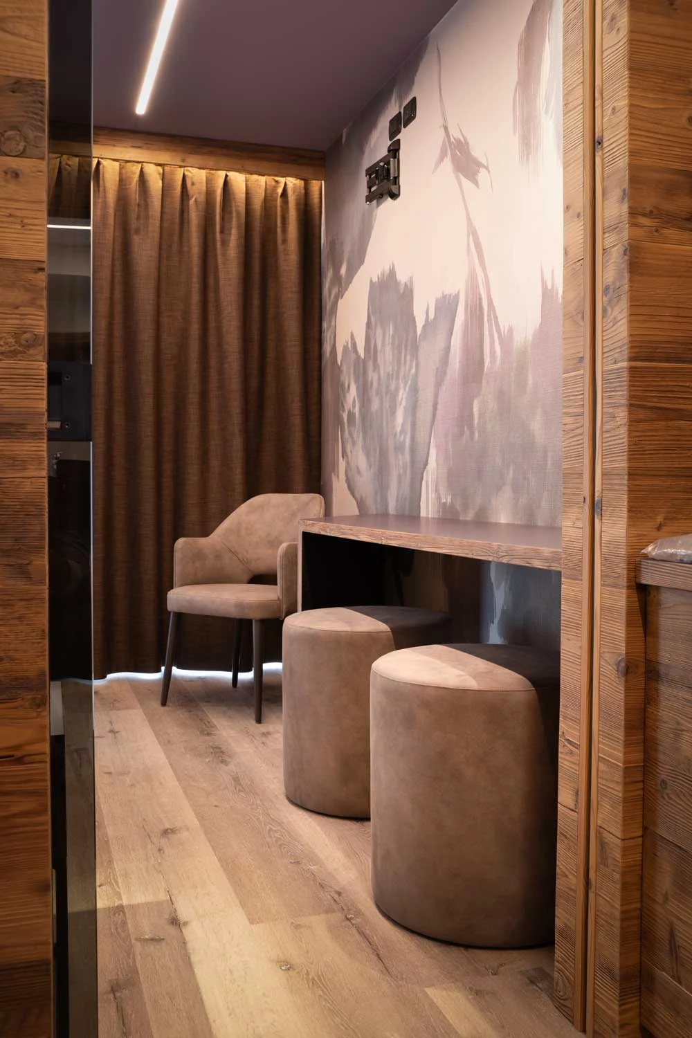 Hotel Majorka Andalo Trento walk-in closet bedroom bs chairs — interior design, furniture