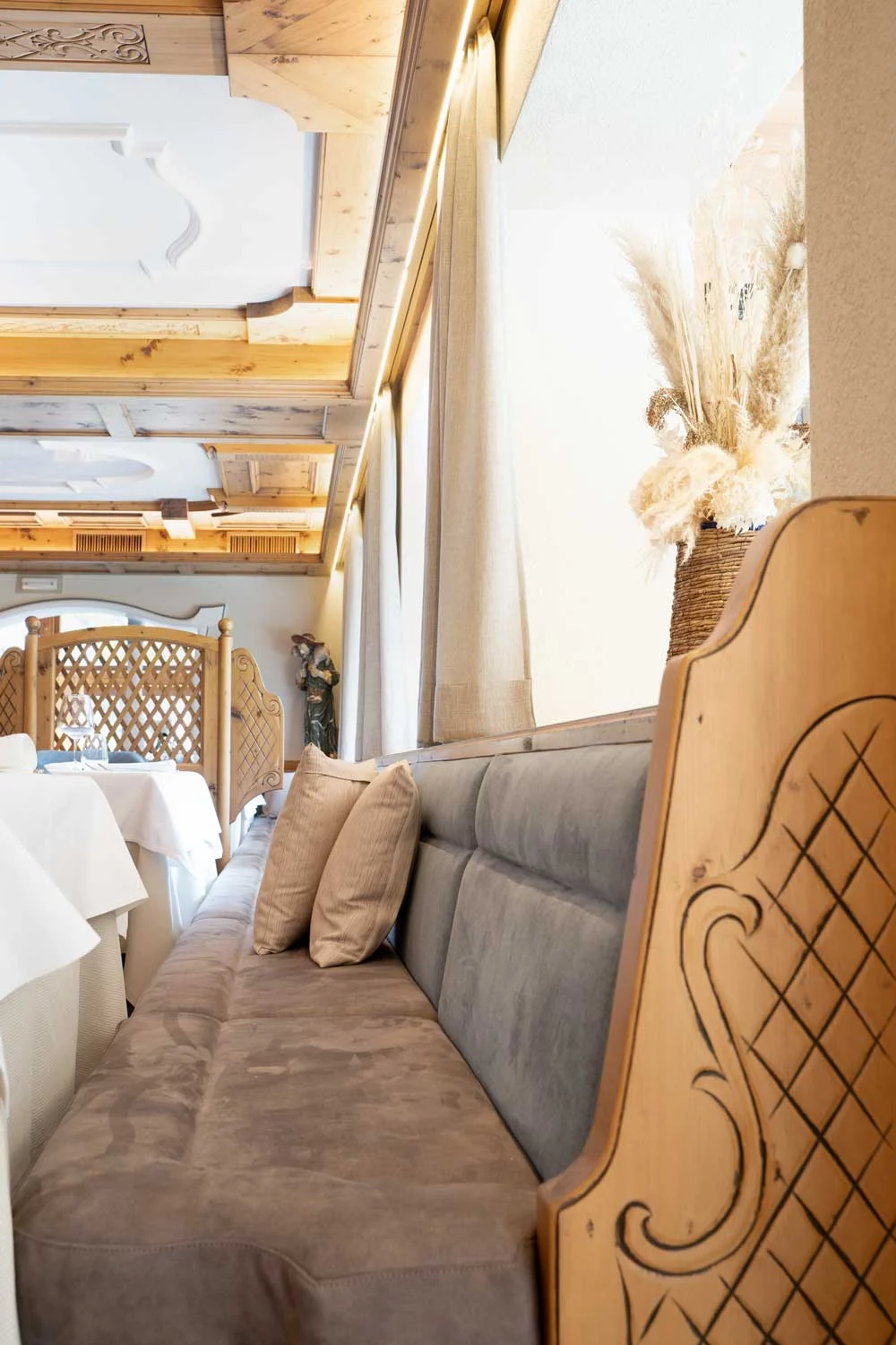 Hotel Ristorante Foresta Moena Trento dining room custom bench bs chairs — interior design