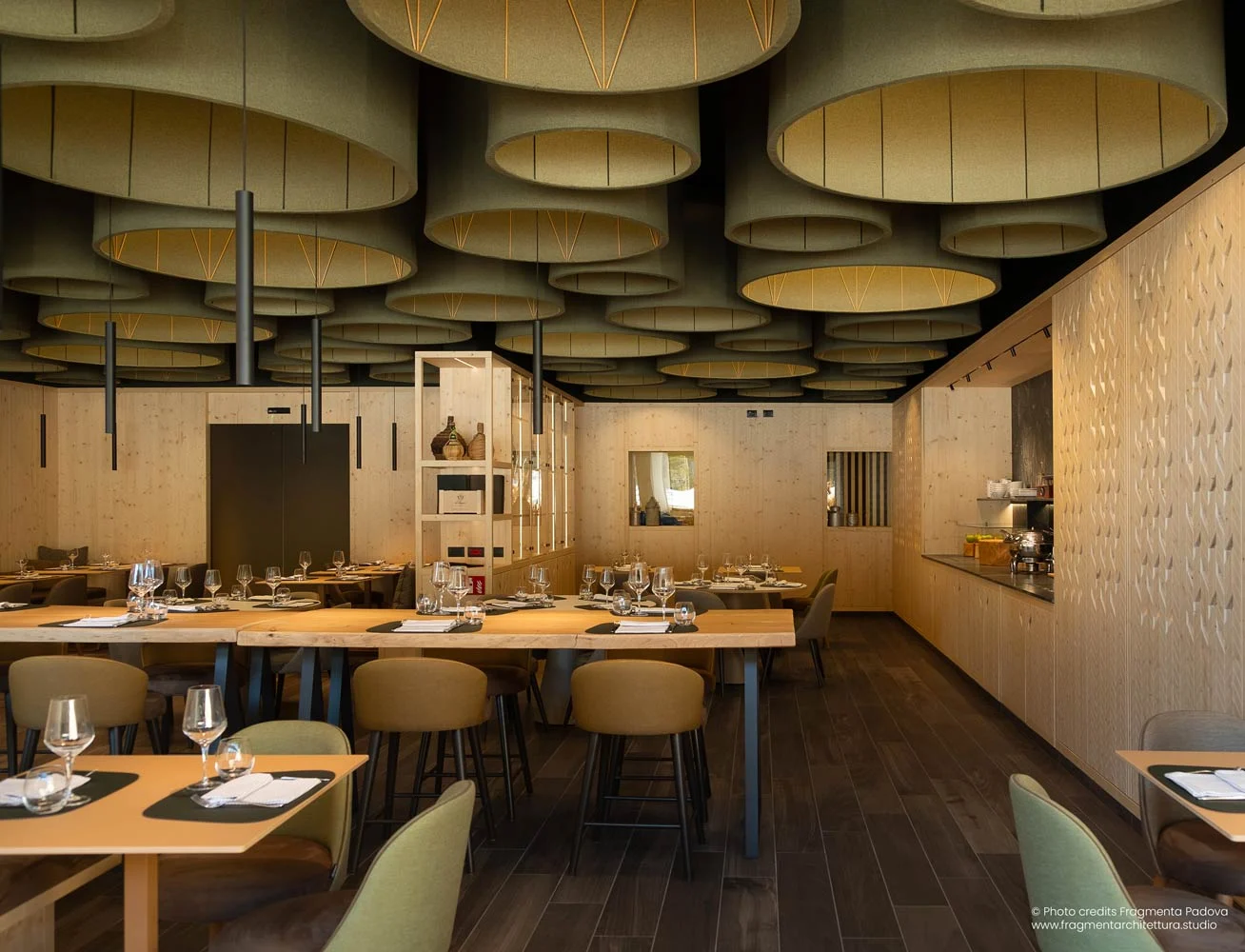 Il rinnovo della sala ristorante Lares all'Hotel Ambiez di Madonna di Campiglio con collaorazione