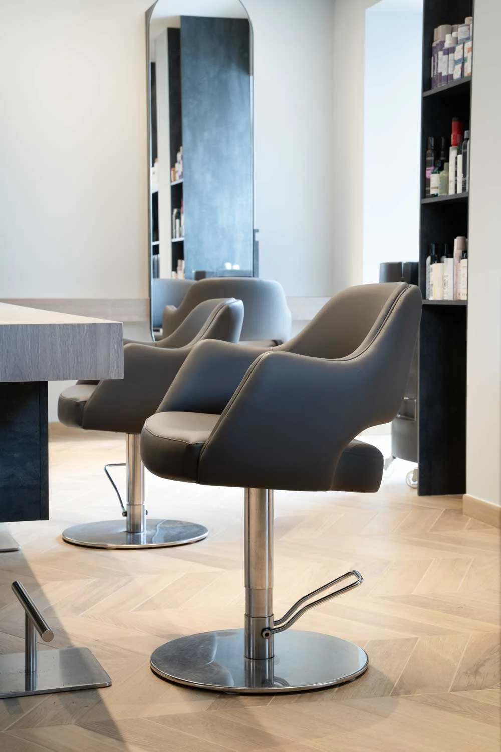 Salone Natascia Bottamedi Andalo Trento arredamento per parrucchieri bs chairs — interior design