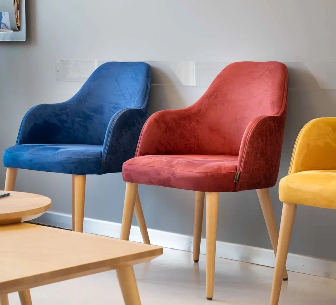 Freddi Centurelli Dental Practice in Pinzolo, Trento, modern waiting room with BS chairs —