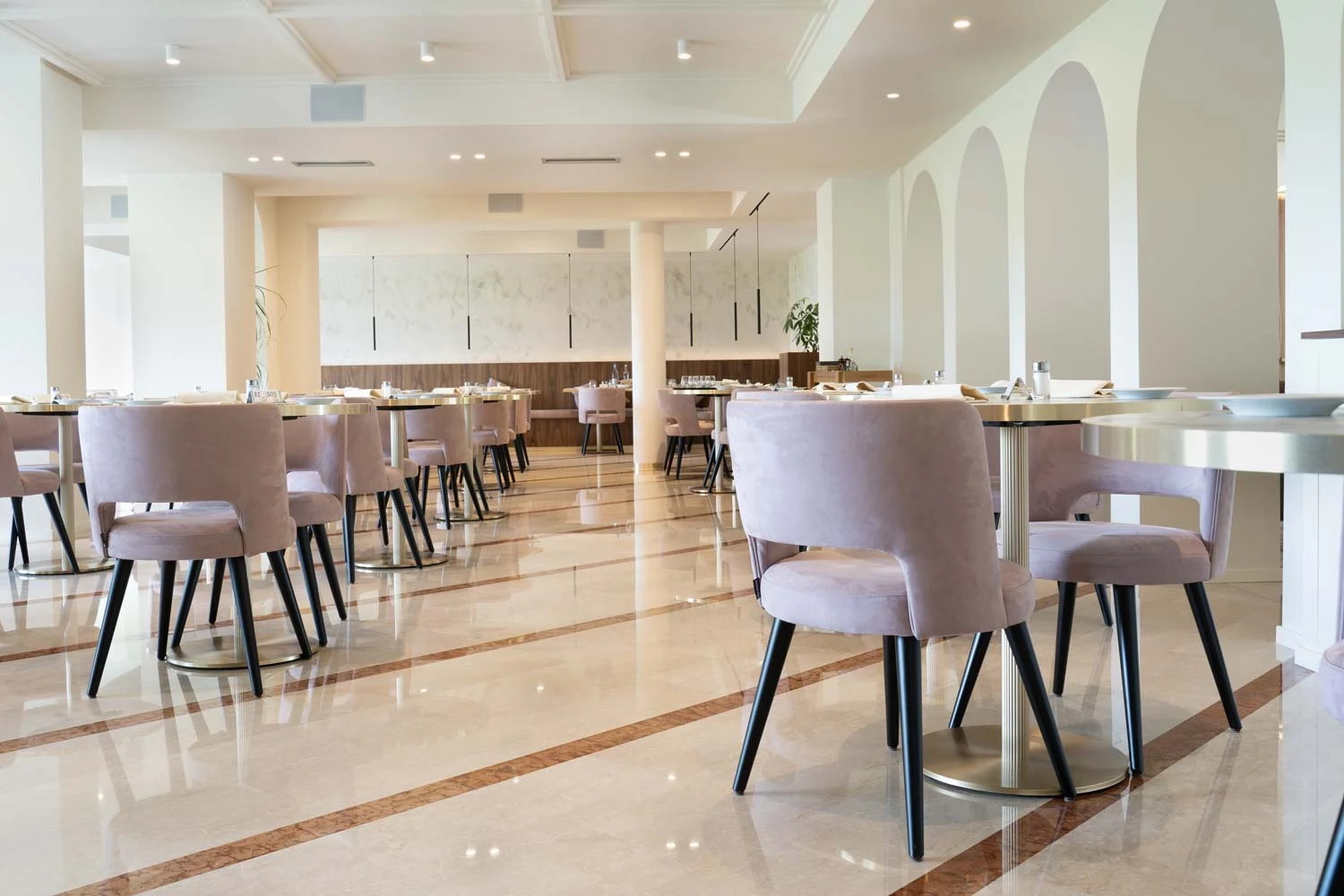 Villa Nicolli Romantic Resort Riva del Garda Verona – prächtiger Frühstücksraum, stilvolle Einrichtung
