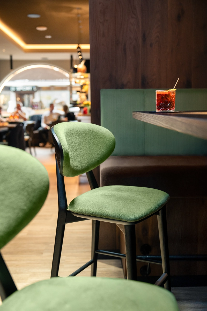 Bar Oswald seating BS Chairs