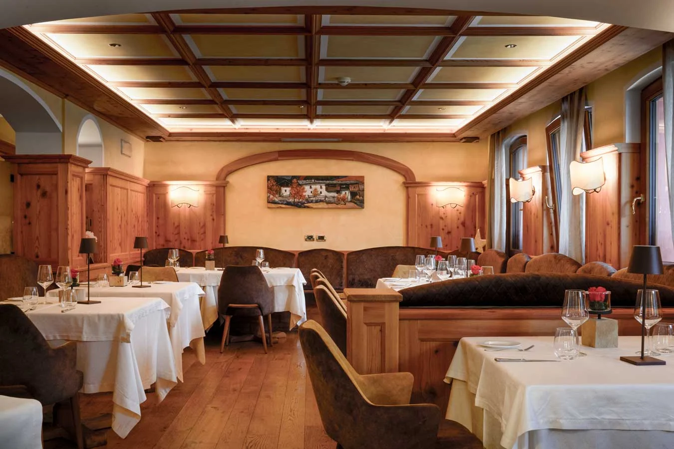 Restauranthalle des Hotels Cerana – Inneneinrichtung, Möbel, BS-Stühle