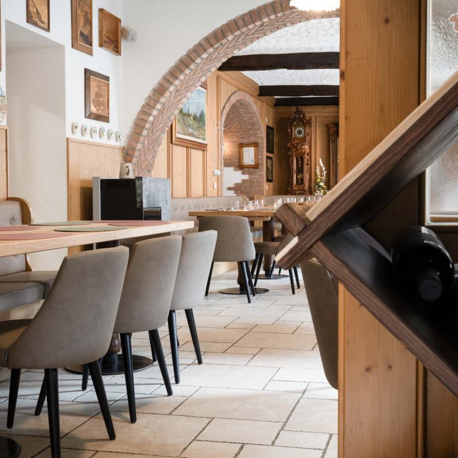 Albergo-Alpino-Vermiglio-Trento-sala-ristorante-sedia-oland-bs-chairs