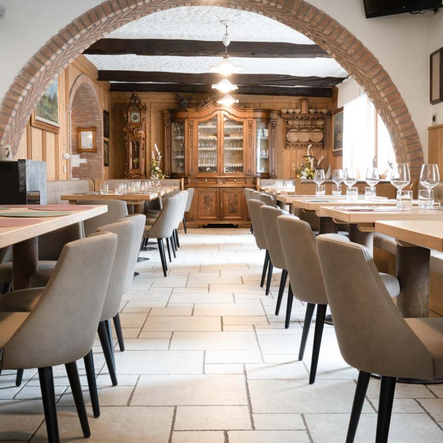 Albergo-Alpino-Vermiglio-Trento-sedie-per-ristoranti-bs-chairs