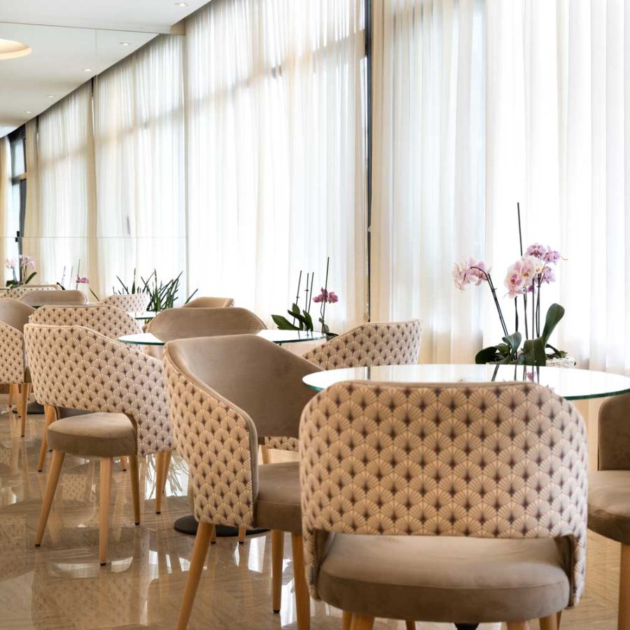 Atlantic-Terme-Natural-Spa-&-Hotel-abano-terme-padova-poltroncina-ticino-bs-chairs-sala-di-ingresso-albergo