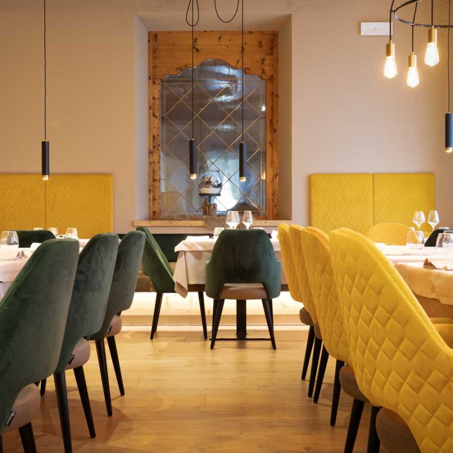 Belvedere-Family-Wellness-Hotel-San-Martino-di-Castrozza-Trento-sala-ristorante-architetto-de-florian-collaborazione-con-bs-chairs