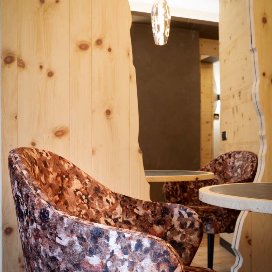 Cerana-Relax-Hotel-Madonna-di-Campiglio-Trento-poltroncina-Kaos-di-Bs-chairs-per-rinnovamento-camere-di-albergo