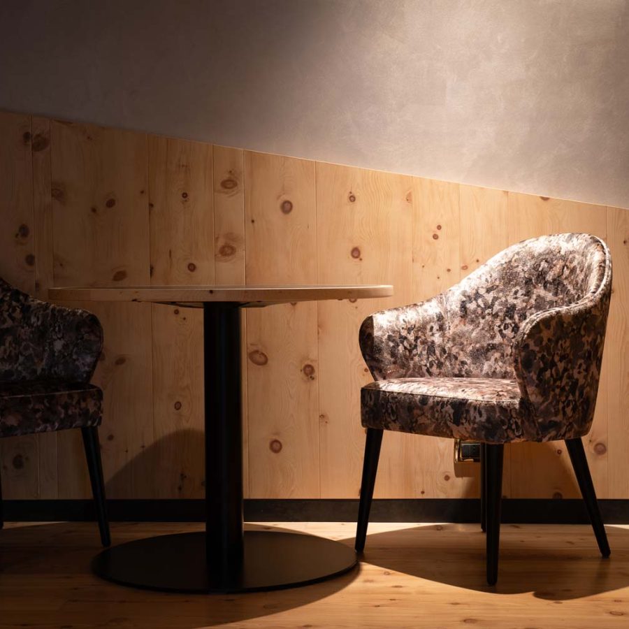 Cerana-Relax-Hotel-Madonna-di-Campiglio-Trento-poltroncina-Kaos-di-bs-chairs-per-nuove-suite-albergo