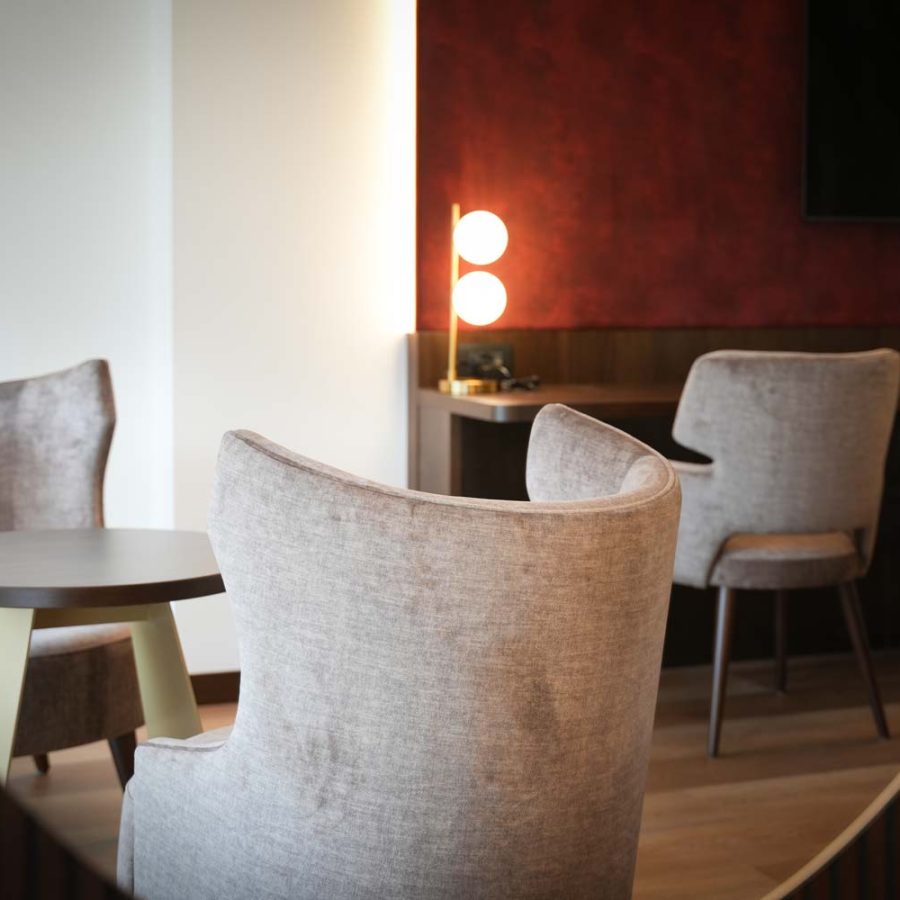 Dominik-Alpine-City-Wellness-Hotel-Bressanone-Bolzano-camera-da-letto-rinnovata-arredamento-bs-chairs