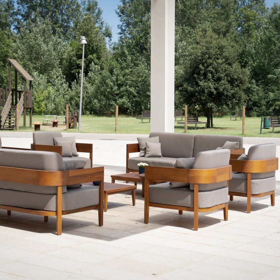 Grand-Hotel-Mattei-Ravenna-spazio-outdoor-ingresso-albergo-con-arredamento-bs-chairs