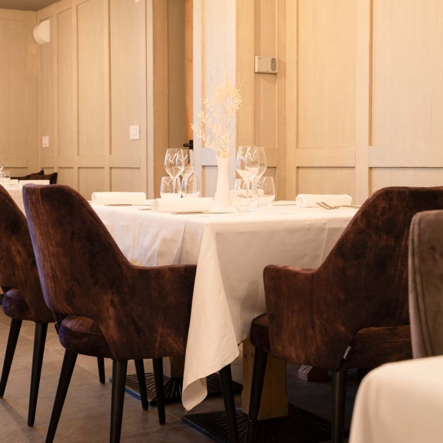 Hotel-La-Baita---Family-Hotel-alpe-Cimbra-folgaria-nuova-sala-ristorante-esclusiva-bs-chairs