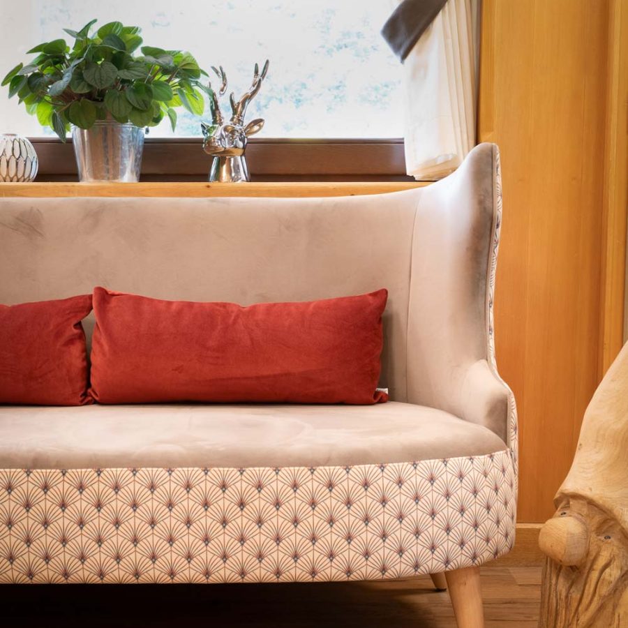 Hotel-La-Bussola-Andalo-Trento-nuova-hall-albergo-con-arredamento-moderno-di-bs-chairs