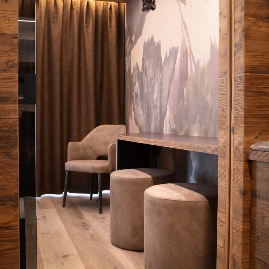 Hotel-Majorka-Andalo-Trento-cabina-armadio-camera-da-letto-bs-chairs