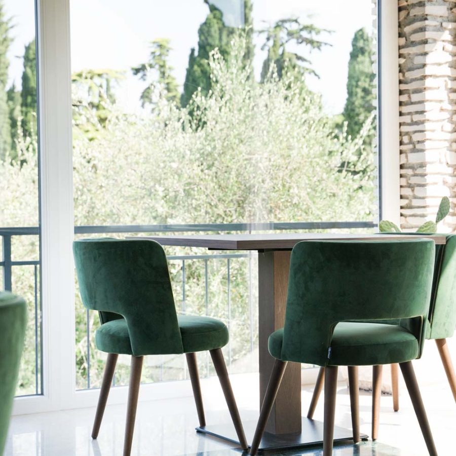 Hotel-Mon-Repos-Sirmione-nuova-sala-ristorante-con-arredamento-bs-chairs