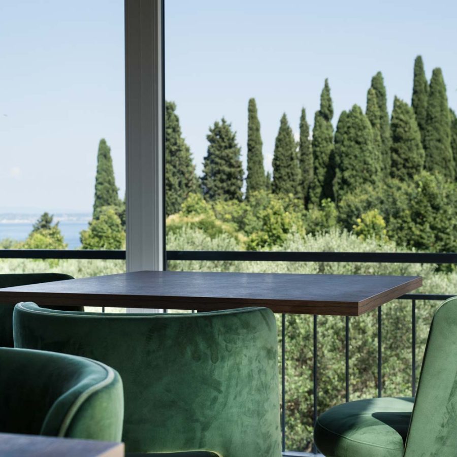 Hotel-Mon-Repos-Sirmione-sala-ristorante-con-vista-lago