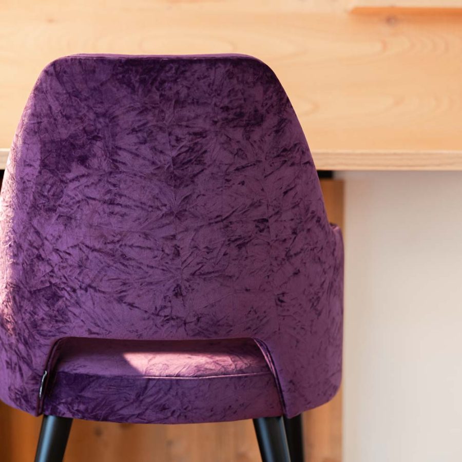 Hotel-Nele-Val-di-Fiemme-Trento-camera-d'albergo-arredamento-di-classe-bs-chairs