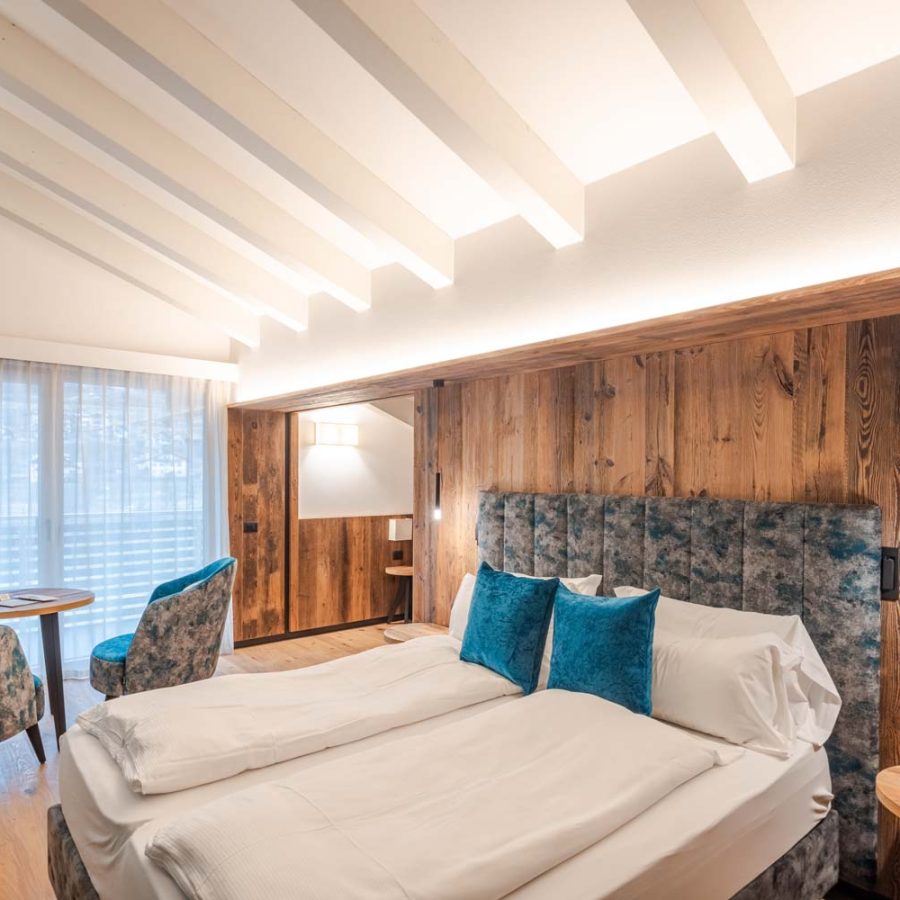 Hotel-Nele-Val-di-Fiemme-Trento-camera-di-albergo-arredamento-moderno