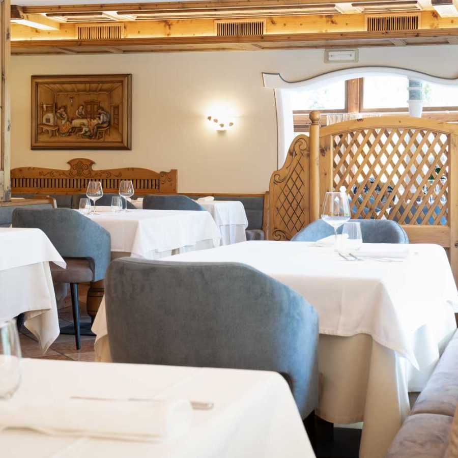 Hotel-Ristorante-Foresta-Moena-Trento-arredamento-accogliente-bs-chairs
