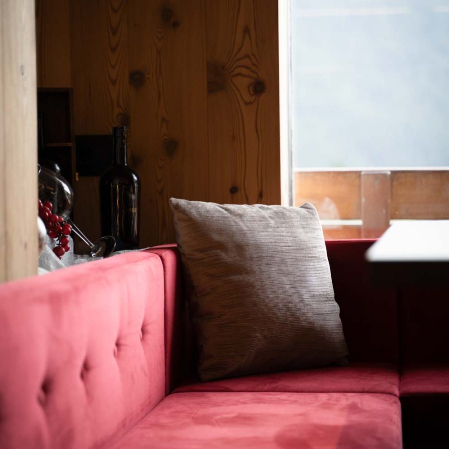 Hotel-Val-Selva-di-Val-gardena-Bolzano-bar-albergo-arredamento-moderno-di-design-bs-chairs