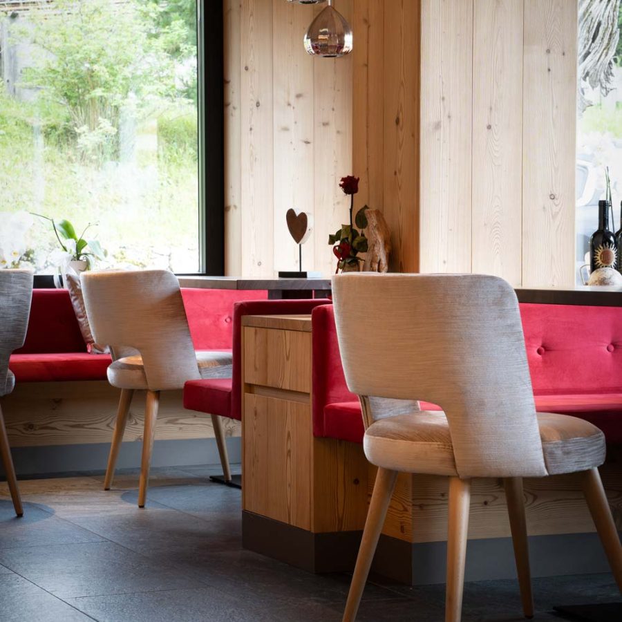 Hotel-Val-Selva-di-Val-gardena-Bolzano-nuovo-bar-con-arredamento-moderno-bs-chairs