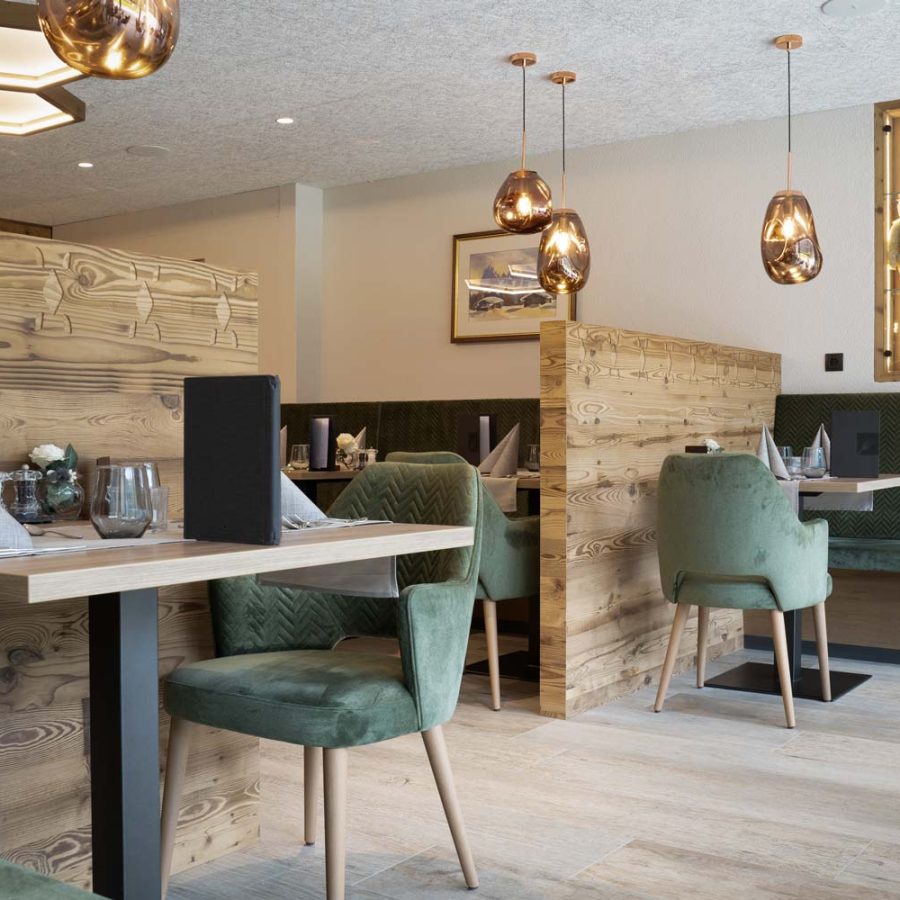Hotel-Vernel-a-Santa-Cristina-Valgardena-Bolzano-nuova-sala-ristorante-completamente-arredata-bs-chairs