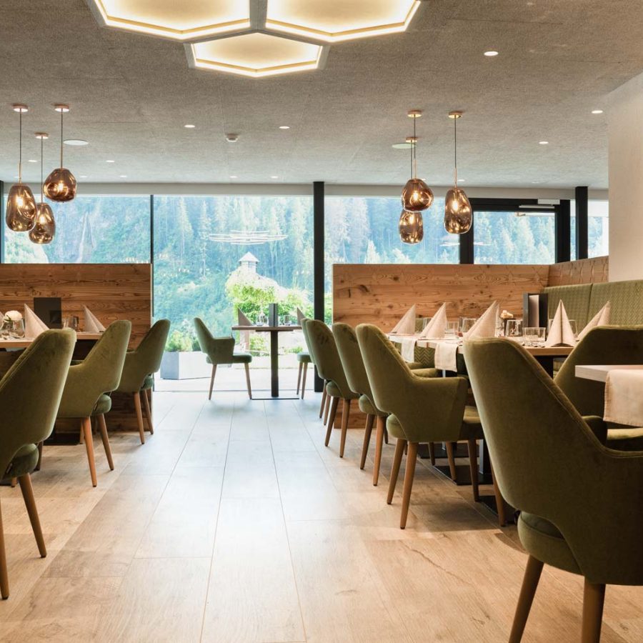 Hotel-Vernel-a-Santa-Cristina-Valgardena-Bolzano-ristorante-vista-sulle-dolomiti