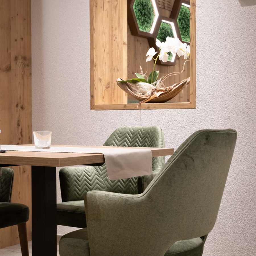 Hotel-Vernel-a-Santa-Cristina-Valgardena-Bolzano-sedie-ideali-per-sala-ristorante-bs-chairs