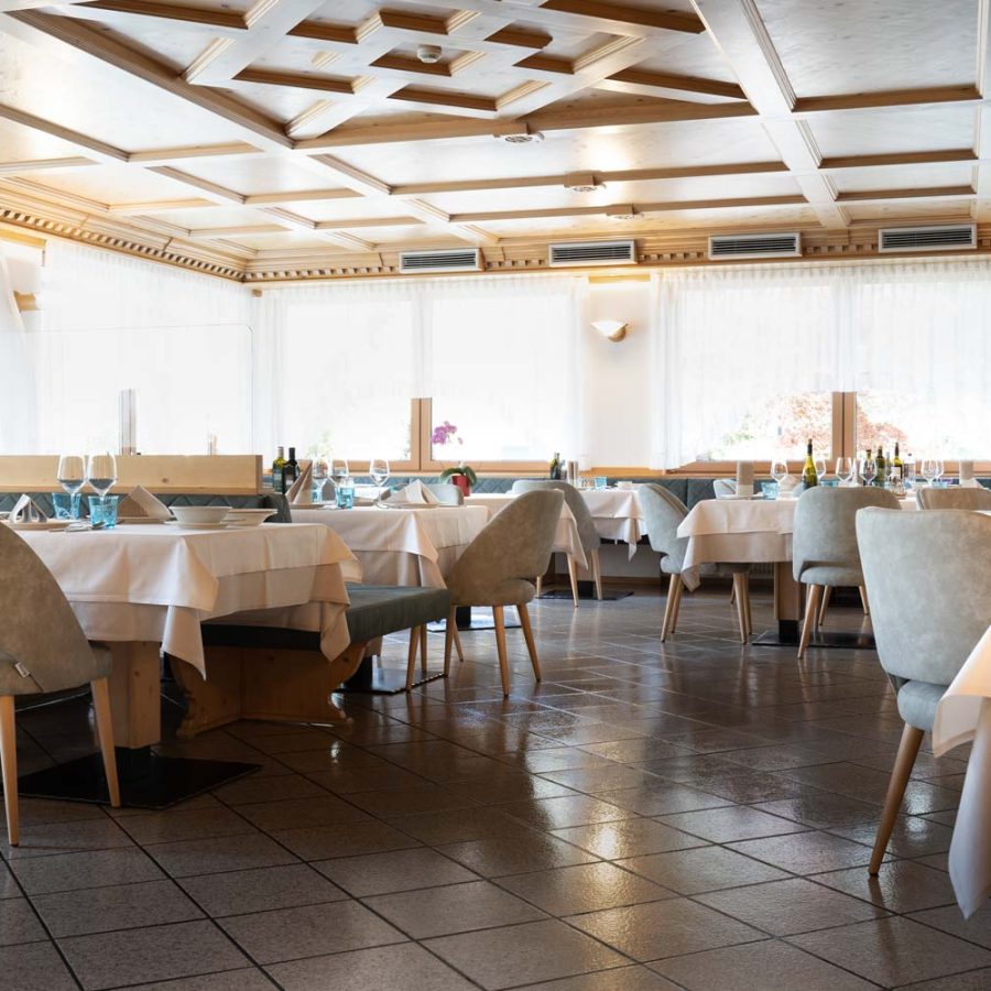 Hotel-el-Paster-Pera-di-Fassa-Trento-arredamento-moderno-sedie-bs-chairs