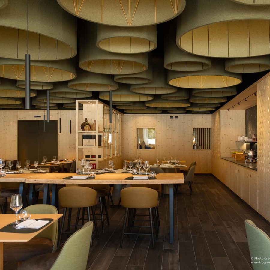 Il rinnovo della sala ristorante Lares all'Hotel Ambiez di Madonna di Campiglio con collaorazione di design di Studio Fragmenta Padova