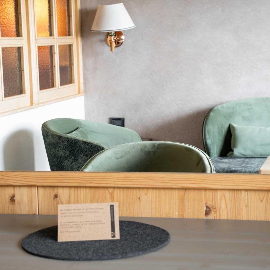 Olympic-Spa-Hotel-san-giovanni-di-fassa-trento-poltrone-camere-d'albergo-bs-chairs