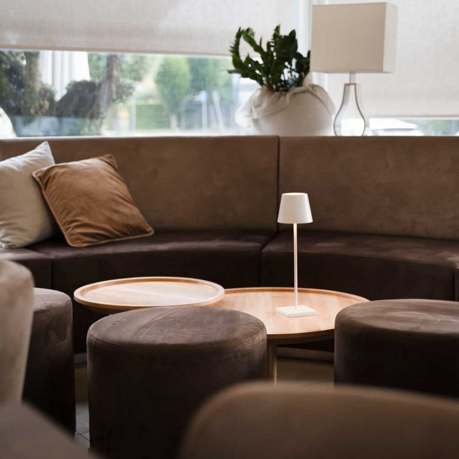 Pasticceria-Stefany-&-Vale-Cafe-Casalserugo-Padova-bar-per-colazioni-arredamento-bs-chairs-pouf-dublino