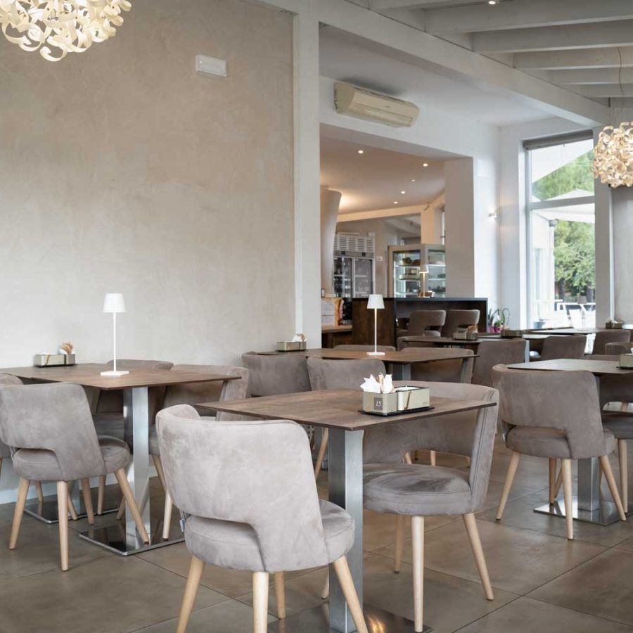Pasticceria-Stefany-&-Vale-Cafe-Casalserugo-Padova-poltroncina-lione-per-bar-bs-chairs
