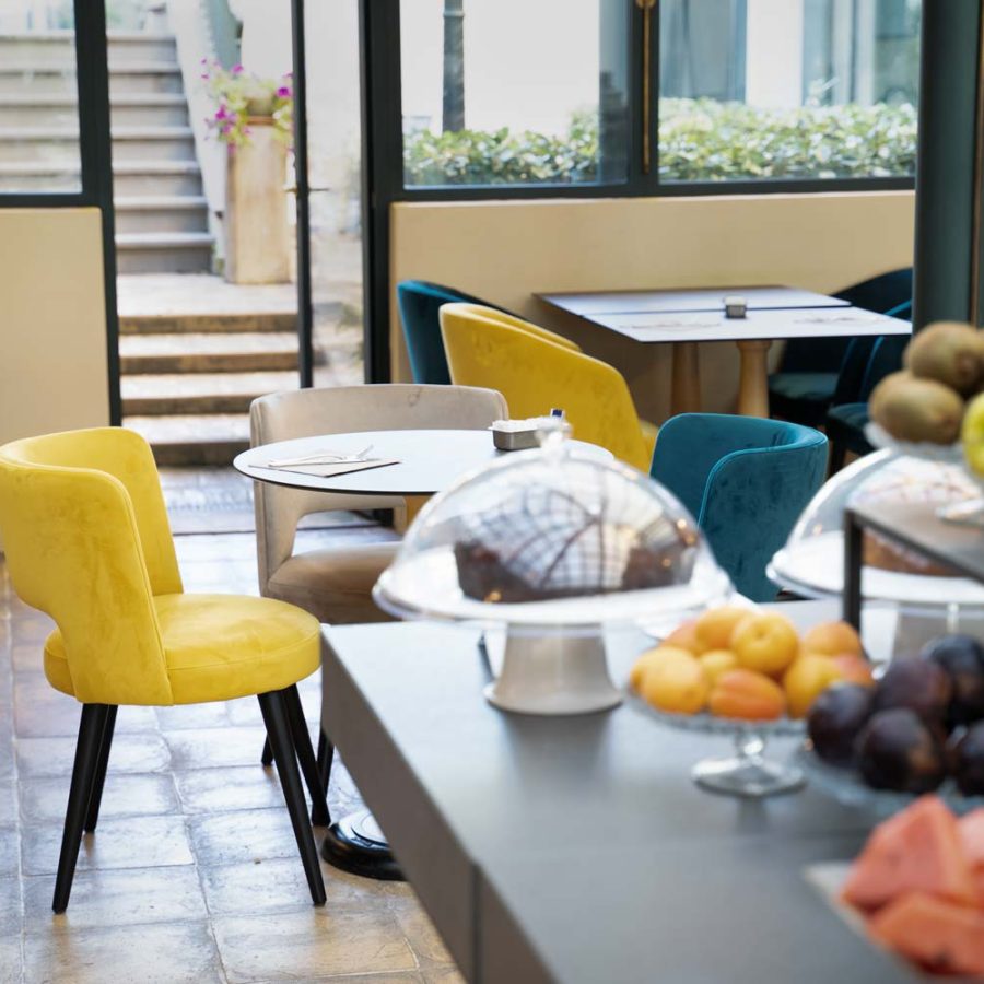 Posta-Donini-1579-Hotel-Ristorante-e-Spa-Perugia-nuova-sala-colazioni-arredamento-bs-chairs