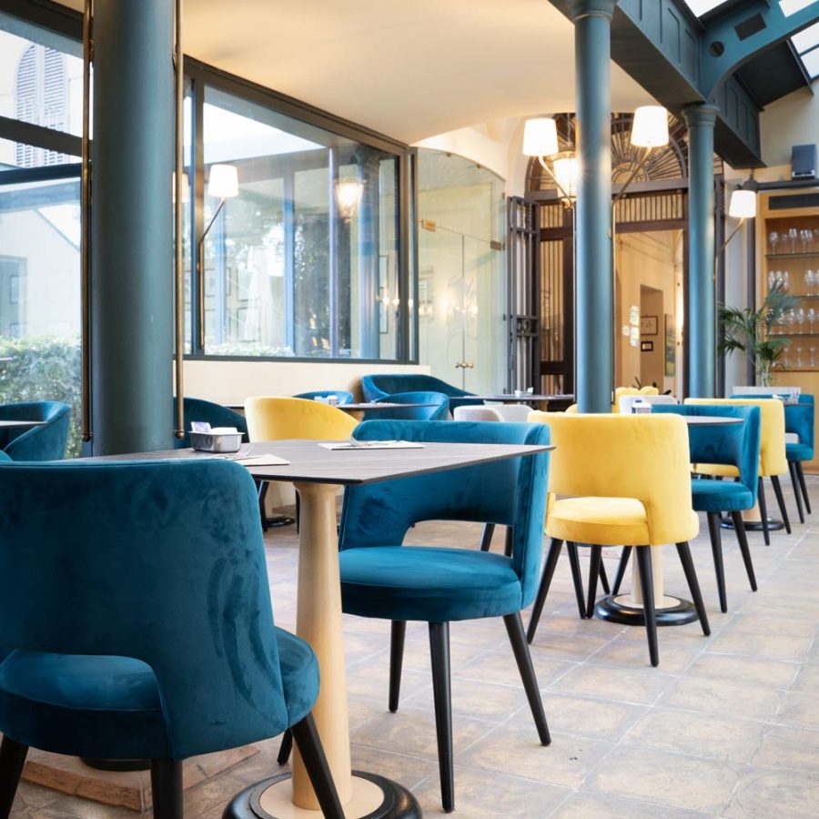 Posta-Donini-1579-Hotel-Ristorante-e-Spa-Perugia-sala-colazioni-firmata-bs-chairs