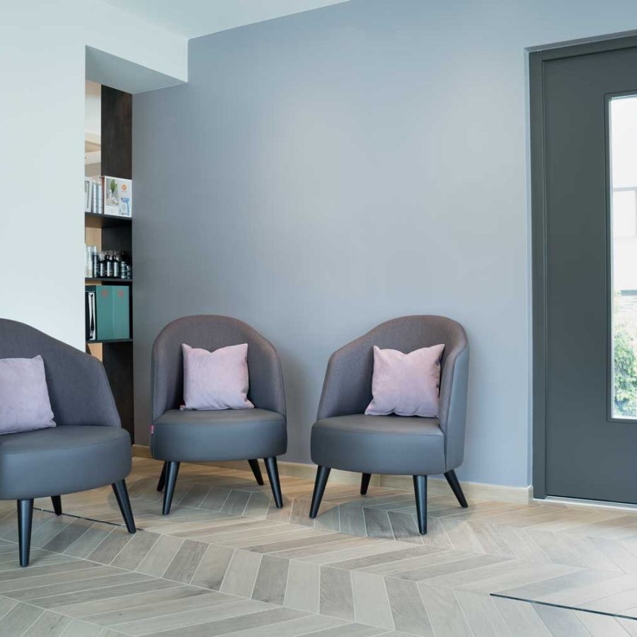 Salone-Natascia-Bottamedi-Andalo-Trento-parrucchiere-sala-di-attesa-bs-chairs