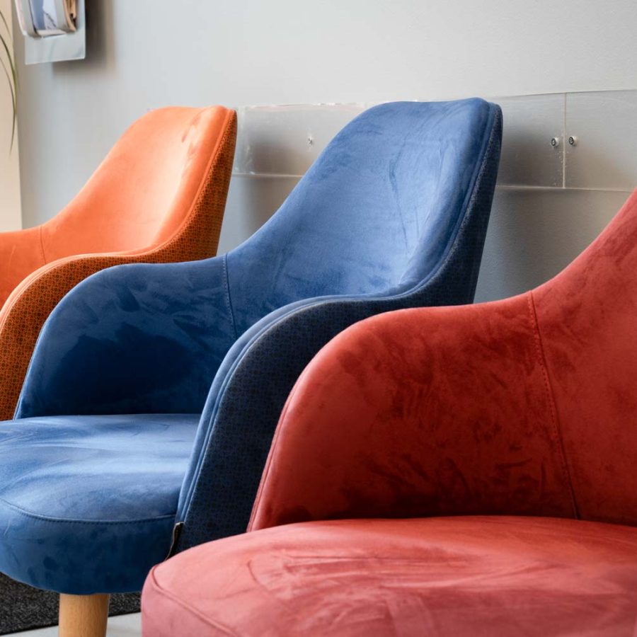 Studio-Dentistico-Associato-Freddi-Centurelli-Pinzolo-Trento-sala-di-attesa-confortevole-arredamento-di-bs-chairs