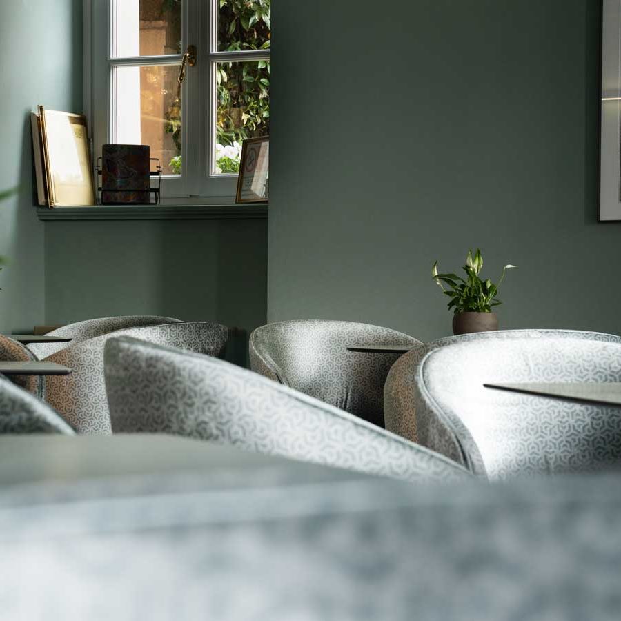 Arredamento moderno all'interno del Park Hotel Italia a Cannero Riviera Lago Maggiore.