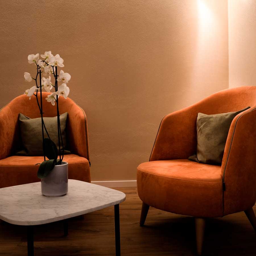 Le poltroncine BsChairs con il loro cordoncino a contrasto rendono elegante il B&B di Casa Benamati