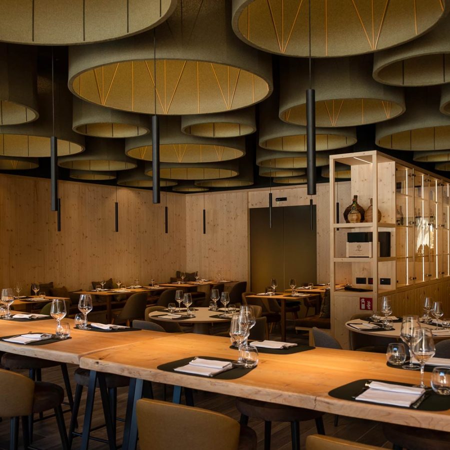fragmenta padova e sara righetto rinnovano la sala ristorante Lares del residence hotel ambiez di madonna di campiglio