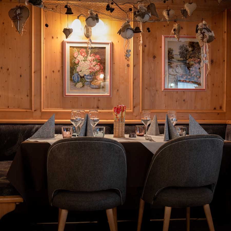 Poltroncine Miami in Stoffe grigio eco-econabuk stampato all’Hotel Garnì Anderle