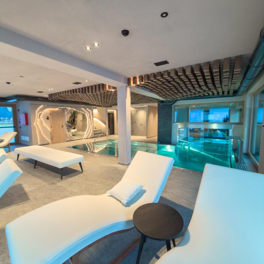 hotel-al-nin-a-livigno-spa-coperta-con-piscine-e-lettini