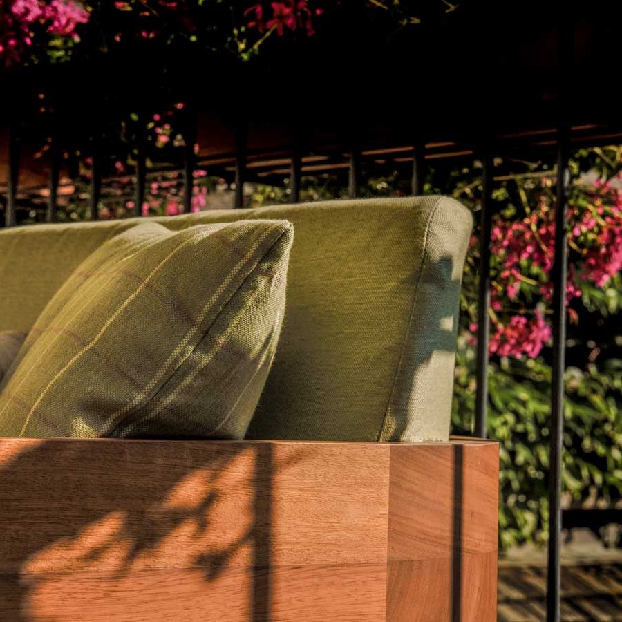 Outdoor-Eleganz: Rio de Janeiro Sofa und Sessel auf der Veranda von Dimaro
