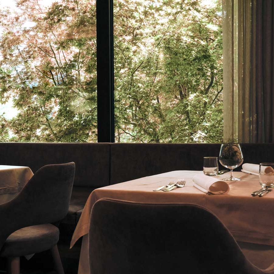 Monfalcone-Hocker in verschiedenen Größen