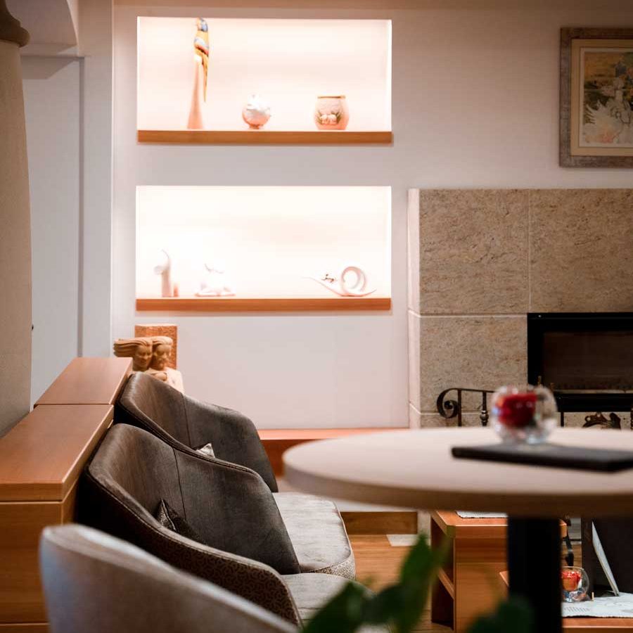 angolo bar hotel astoria canazei divani confortevoli arredamento moderno